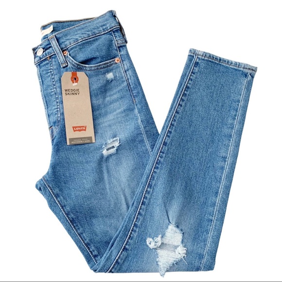 Levi’s Wedgie Fit High Rise Distressed Crop Jeans - Picture 9 of 16